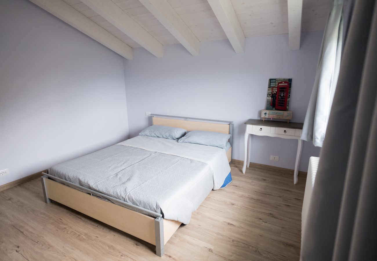 Casa Piani is een moderne villa met veel rust en ruimte én privé zwembad. In het groene Plodio, Ligurië