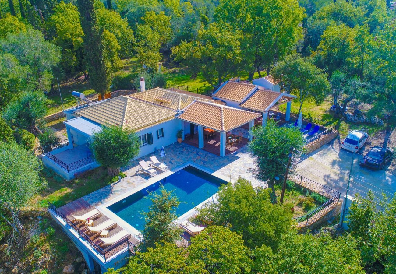 Villa Anthousa | Een vrijstaande villa met privé zwembad op Corfu, Griekenland