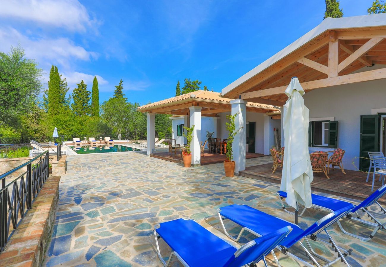 Villa Anthousa | Een vrijstaande villa met privé zwembad op Corfu, Griekenland
