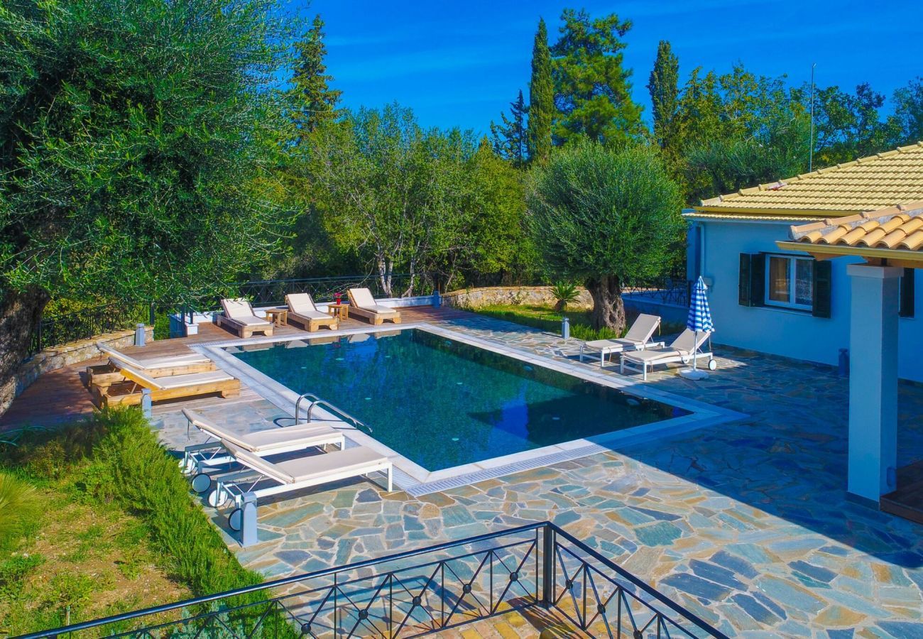 Villa Anthousa | Een vrijstaande villa met privé zwembad op Corfu, Griekenland