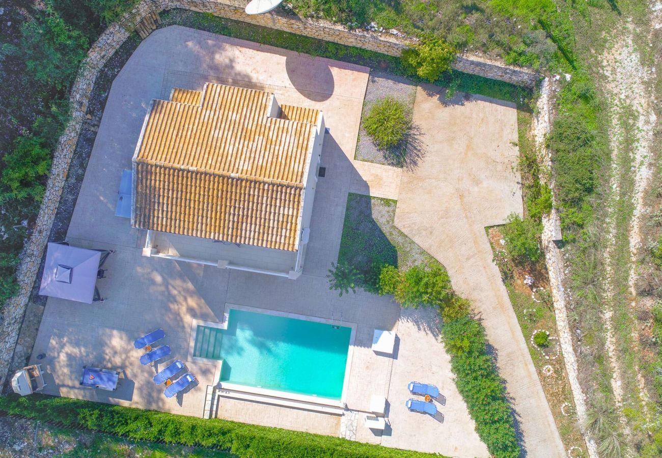 Villa Aphrodite | Een vrijstaande villa met privé zwembad op Corfu, Griekenland
