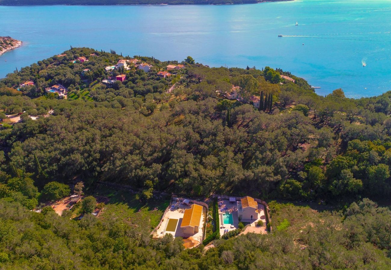 Villa Aphrodite | Een vrijstaande villa met privé zwembad op Corfu, Griekenland