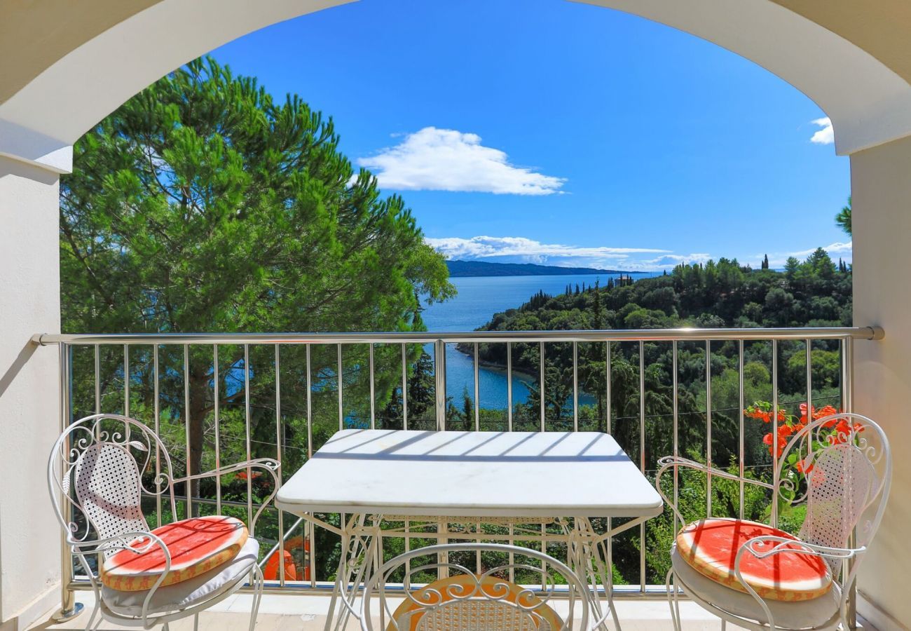 Villa Artemis | Een vrijstaande villa met privé zwembad op Corfu, Griekenland