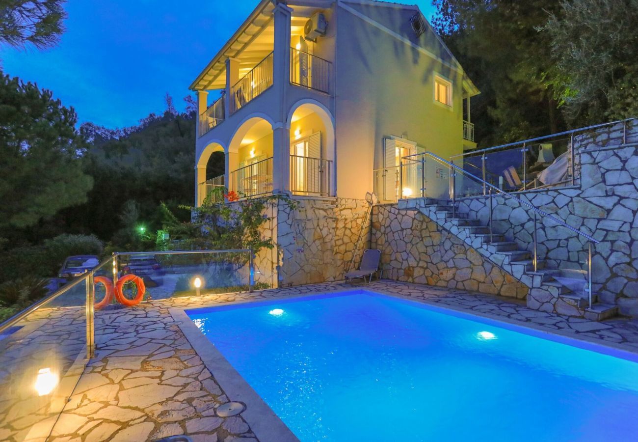 Villa Artemis | Een vrijstaande villa met privé zwembad op Corfu, Griekenland