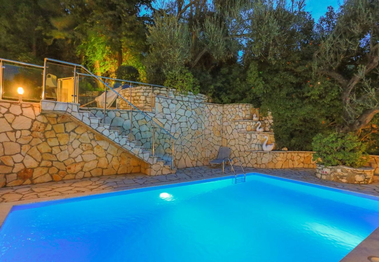 Villa Artemis | Een vrijstaande villa met privé zwembad op Corfu, Griekenland