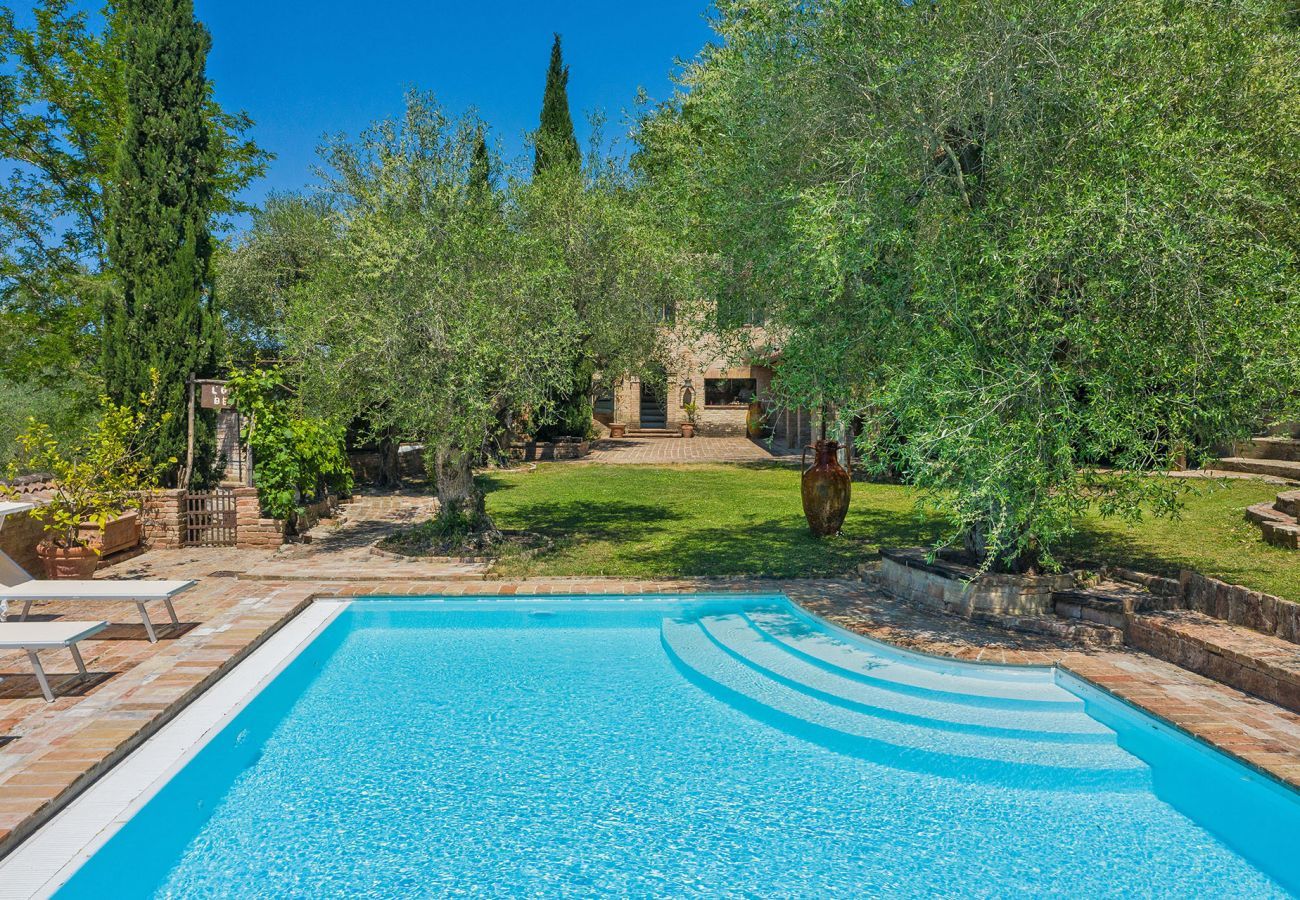 Villa Camilla is een echte Italiaanse droomvilla met tuin en zoutwater zwembad in Cappone, Le Marche