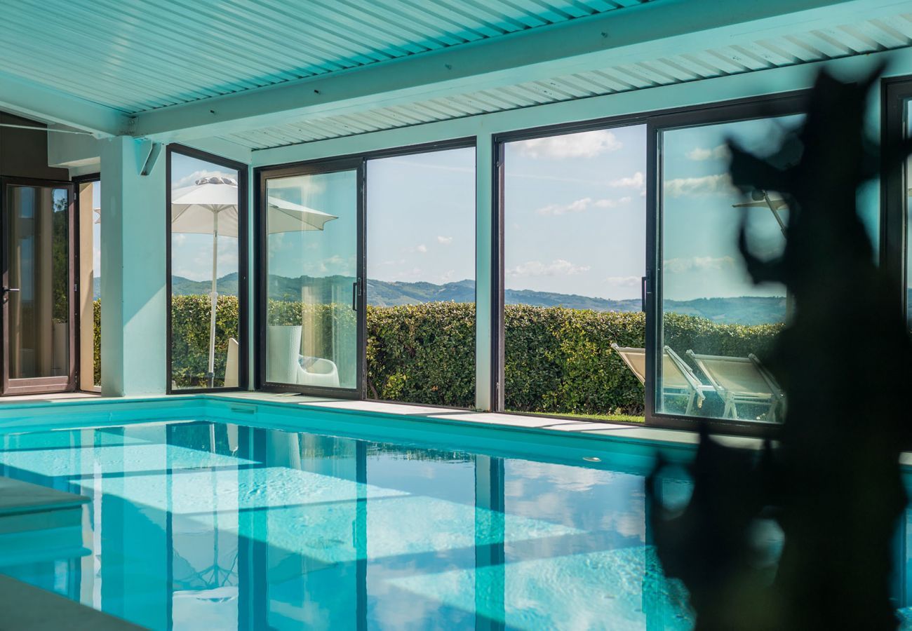 Villa Ilaria, geweldig vakantiehuis met verwarmd privé zwembad en panoramisch uitzicht in de natuur van Cagli, Le Marche