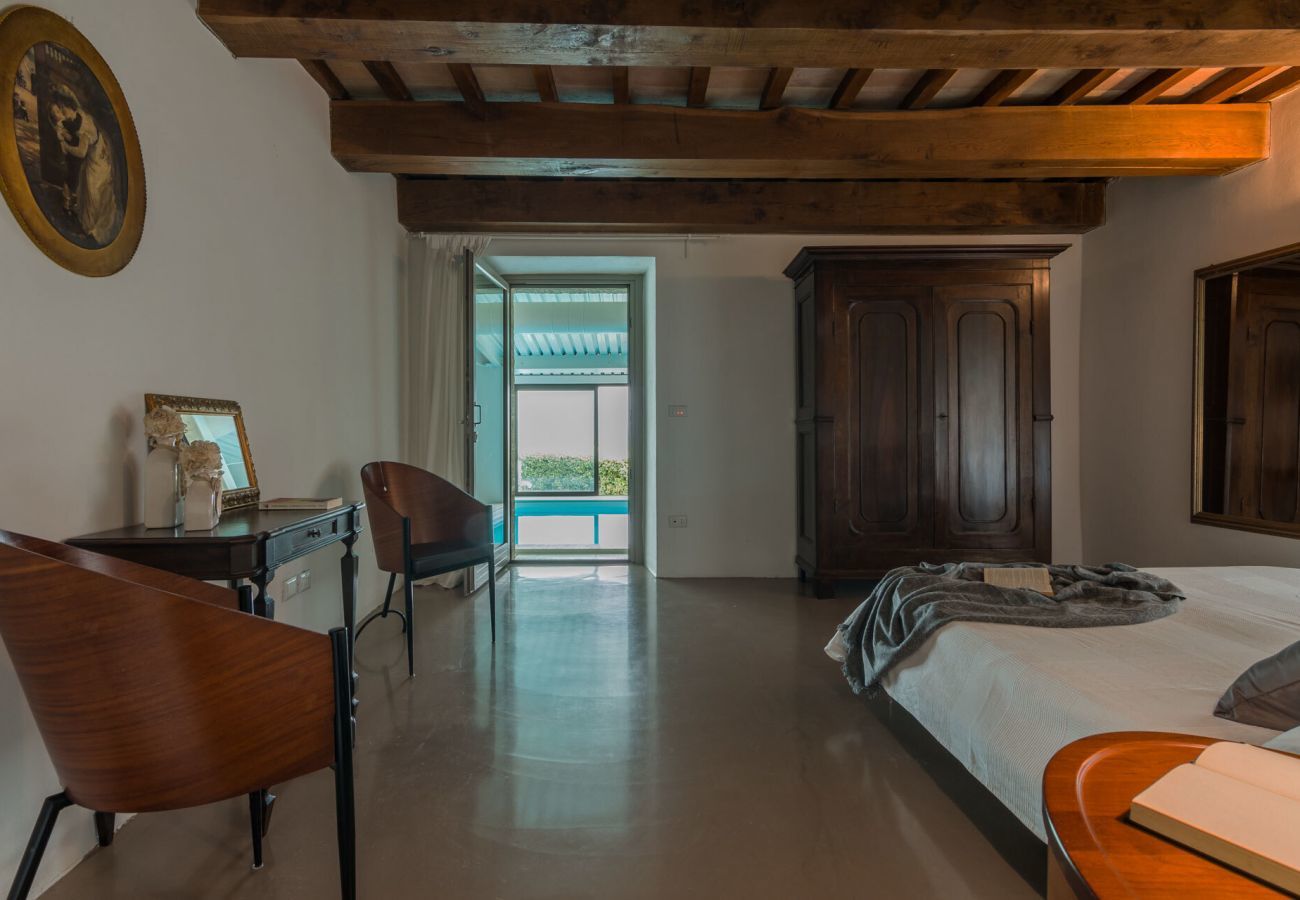 Villa Ilaria, geweldig vakantiehuis met verwarmd privé zwembad en panoramisch uitzicht in de natuur van Cagli, Le Marche