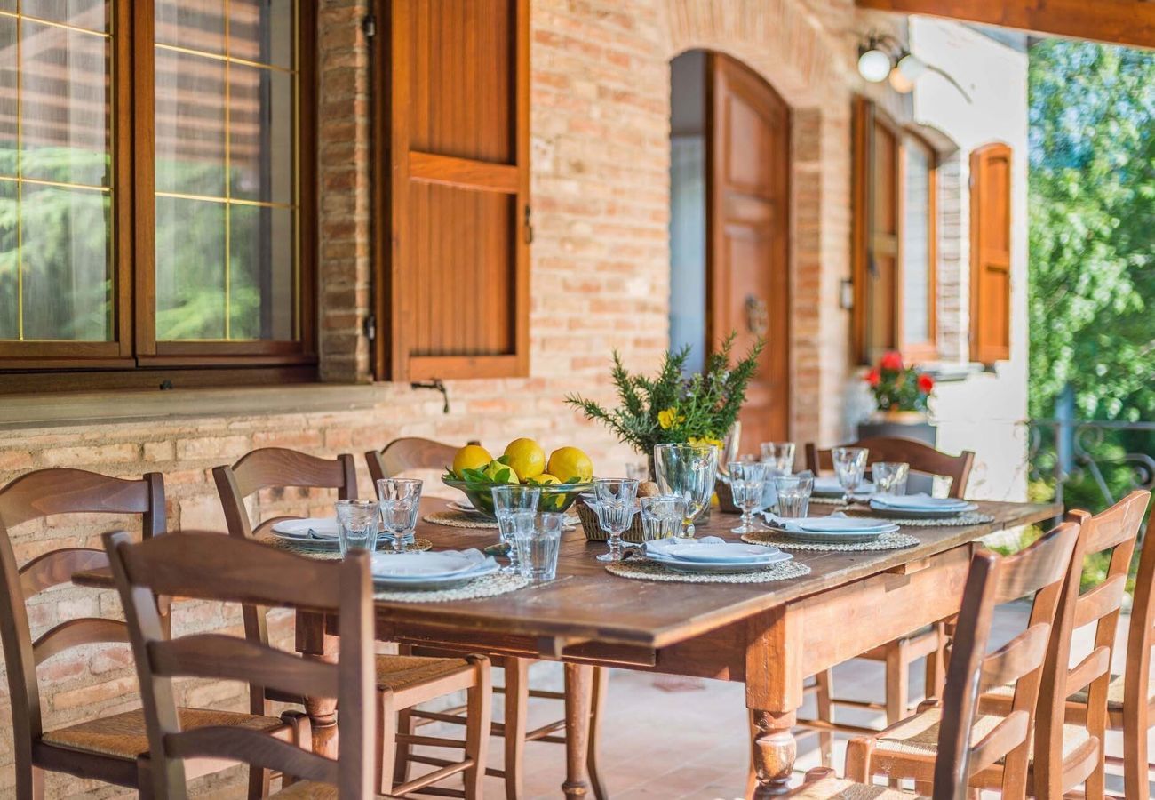 Casa Violetta is een mooi ingericht huis met privé zwembad, ruime tuin en panoramisch uitzicht in Cagli, Le Marche