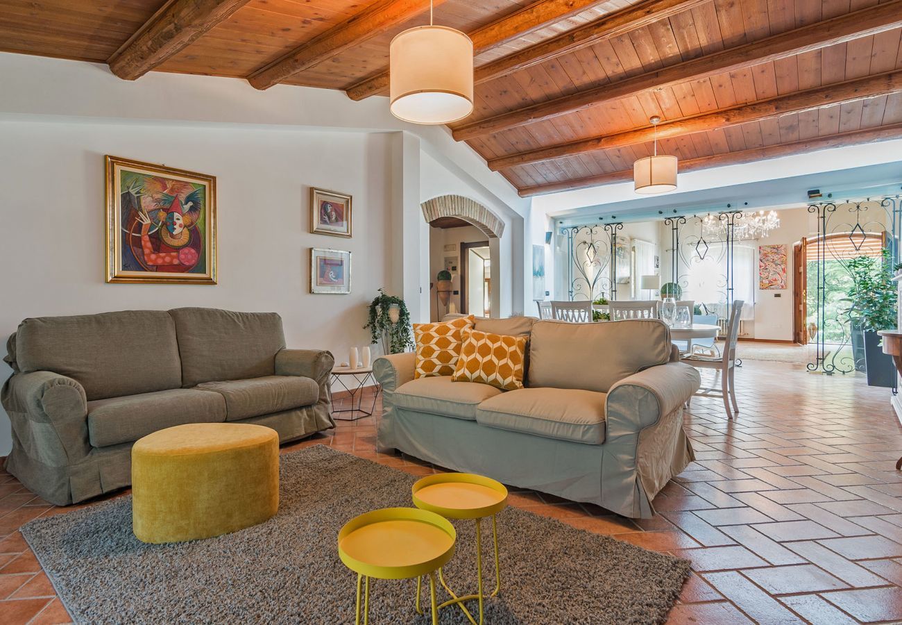 Casa Violetta is een mooi ingericht huis met privé zwembad, ruime tuin en panoramisch uitzicht in Cagli, Le Marche