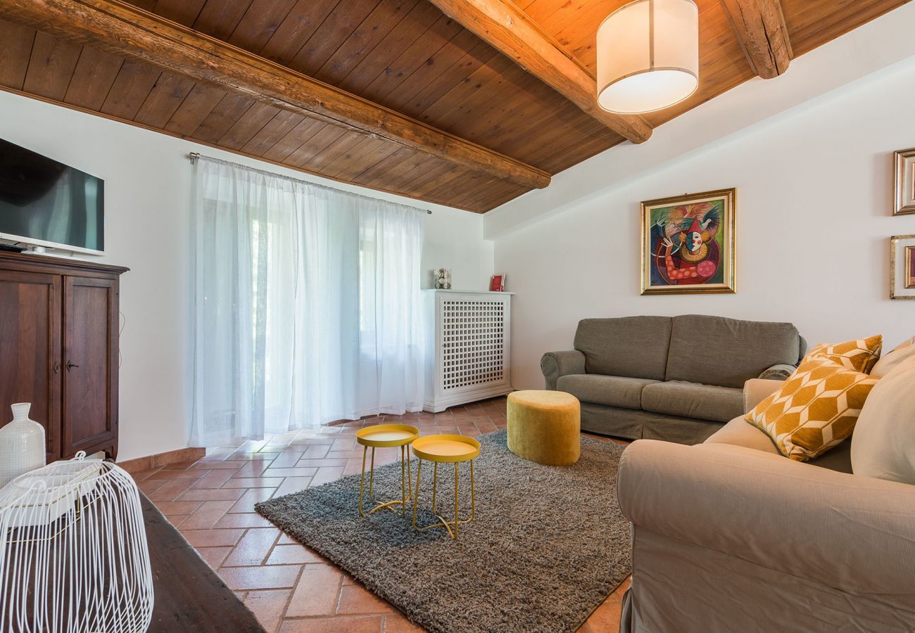Casa Violetta is een mooi ingericht huis met privé zwembad, ruime tuin en panoramisch uitzicht in Cagli, Le Marche