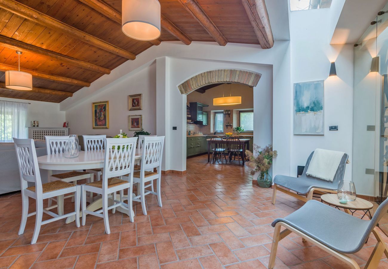 Casa Violetta is een mooi ingericht huis met privé zwembad, ruime tuin en panoramisch uitzicht in Cagli, Le Marche