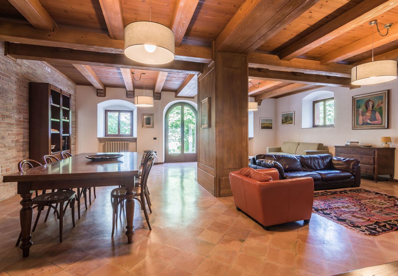 Casa Violetta is een mooi ingericht huis met privé zwembad, ruime tuin en panoramisch uitzicht in Cagli, Le Marche