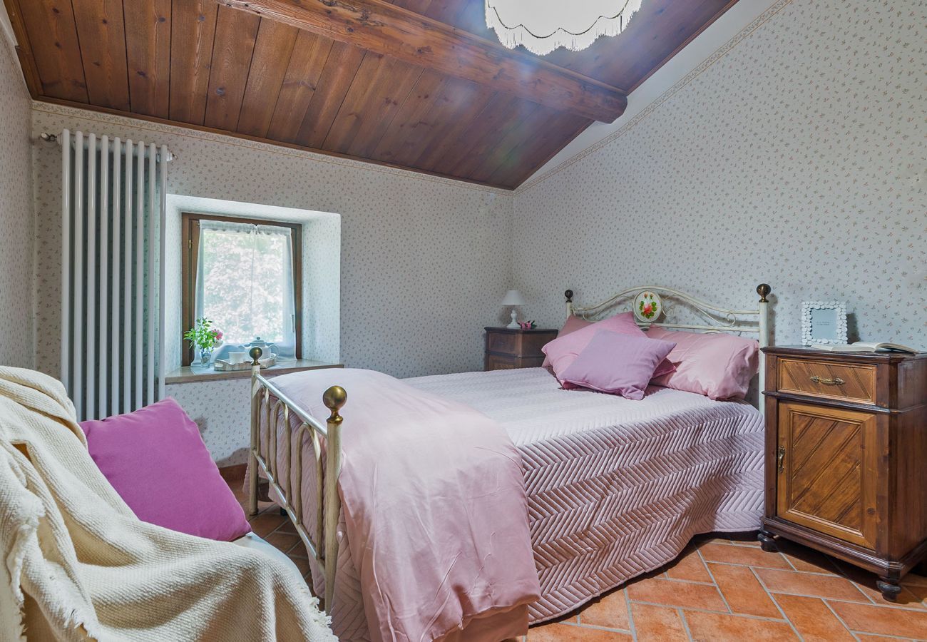 Casa Violetta is een mooi ingericht huis met privé zwembad, ruime tuin en panoramisch uitzicht in Cagli, Le Marche