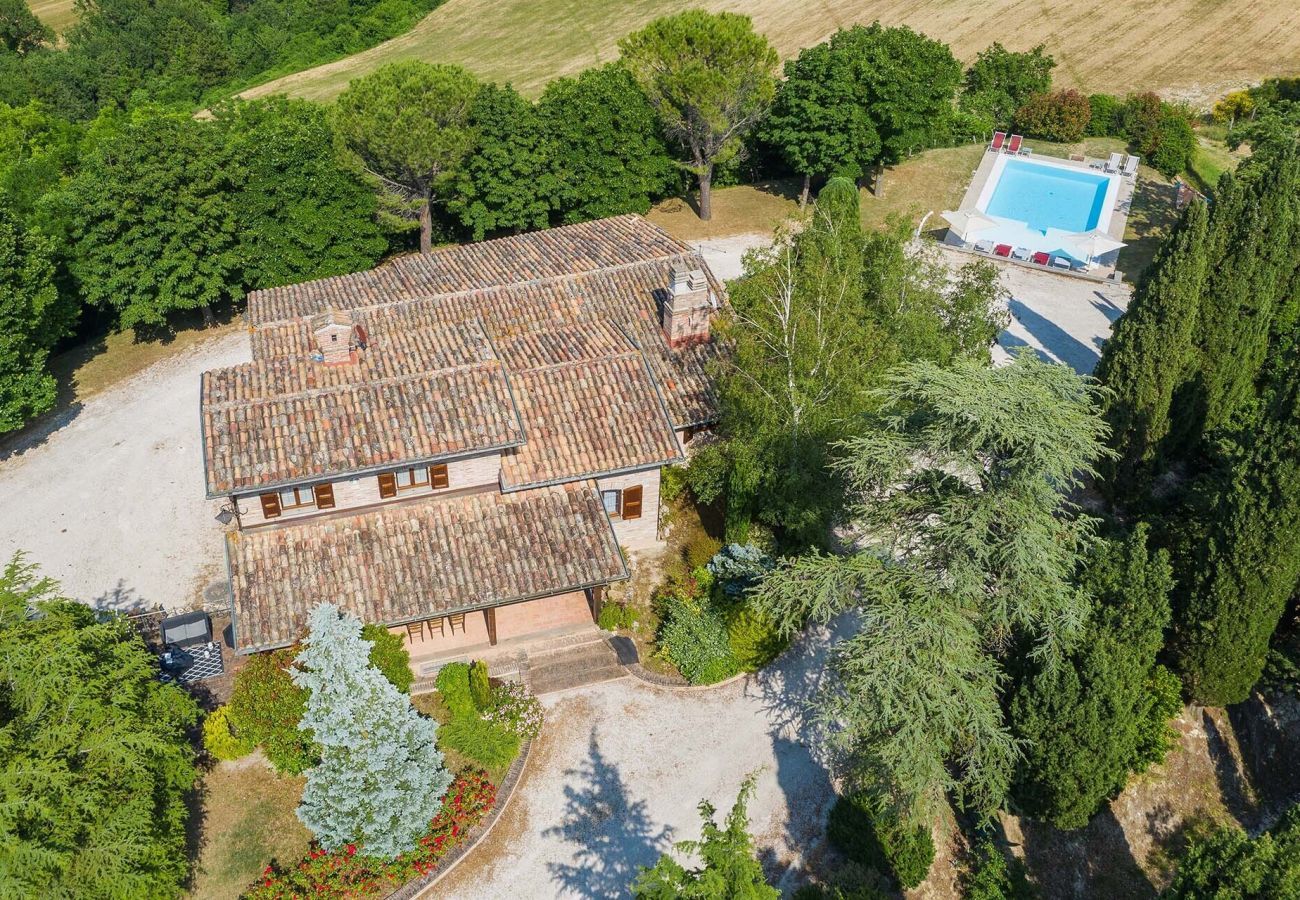 Casa Violetta is een mooi ingericht huis met privé zwembad, ruime tuin en panoramisch uitzicht in Cagli, Le Marche
