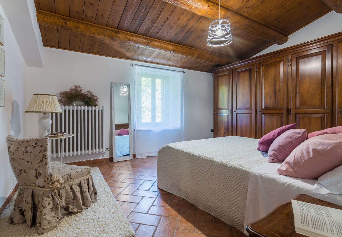Casa Violetta is een mooi ingericht huis met privé zwembad, ruime tuin en panoramisch uitzicht in Cagli, Le Marche