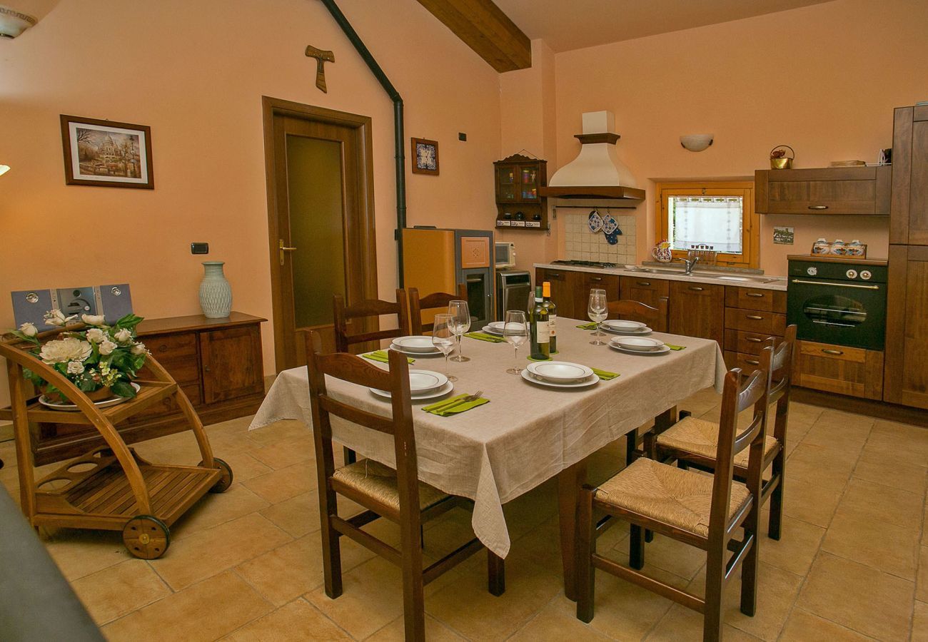 Casa Lidia is een knusse casa met privé zwembad, dicht bij het mooie dorpje Bettona, Umbrië