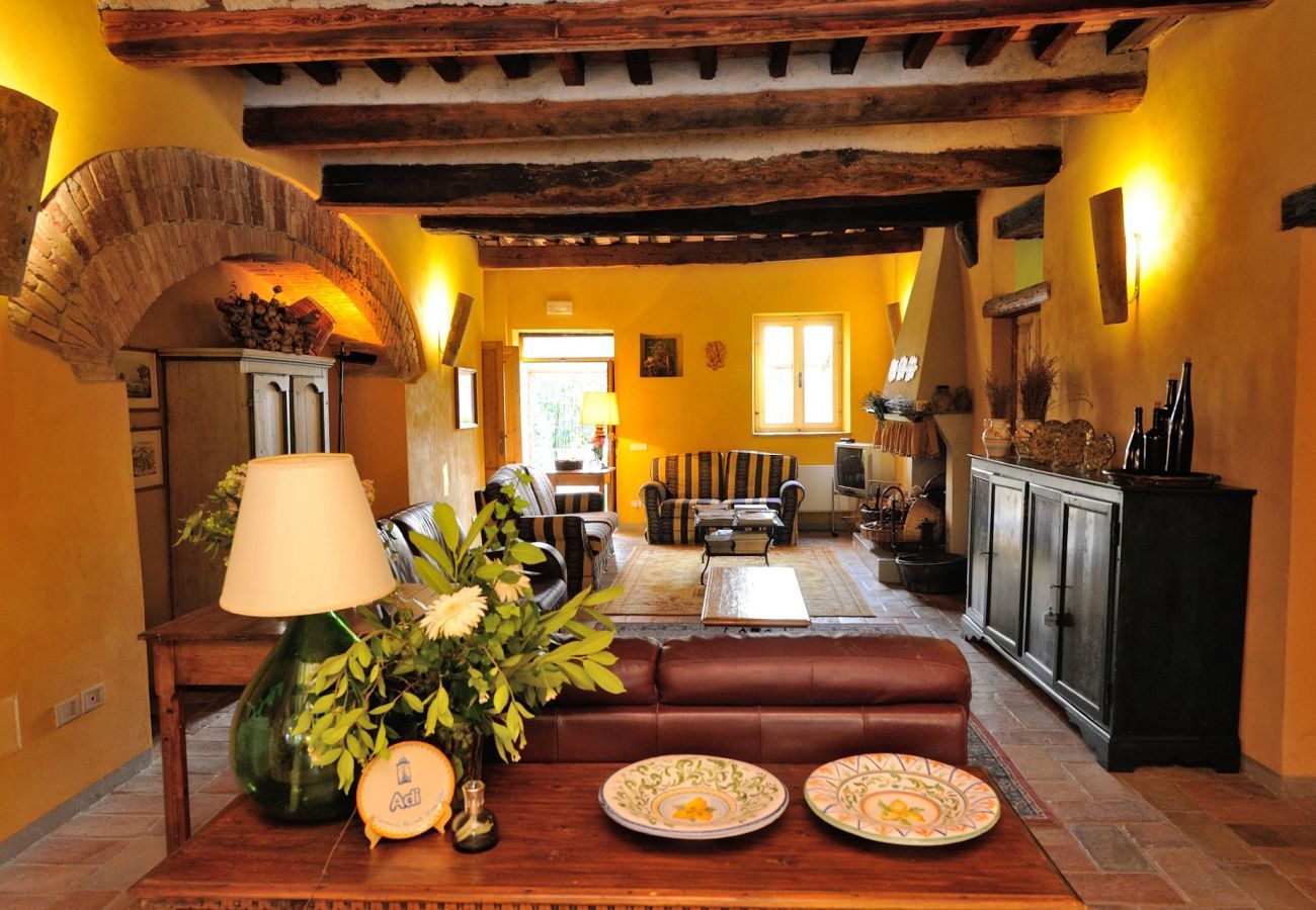 Antico Casolare is een unieke villa met privé zwembad en wijngaard in Le Marche, Italië. Ideaal voor grote groepen!