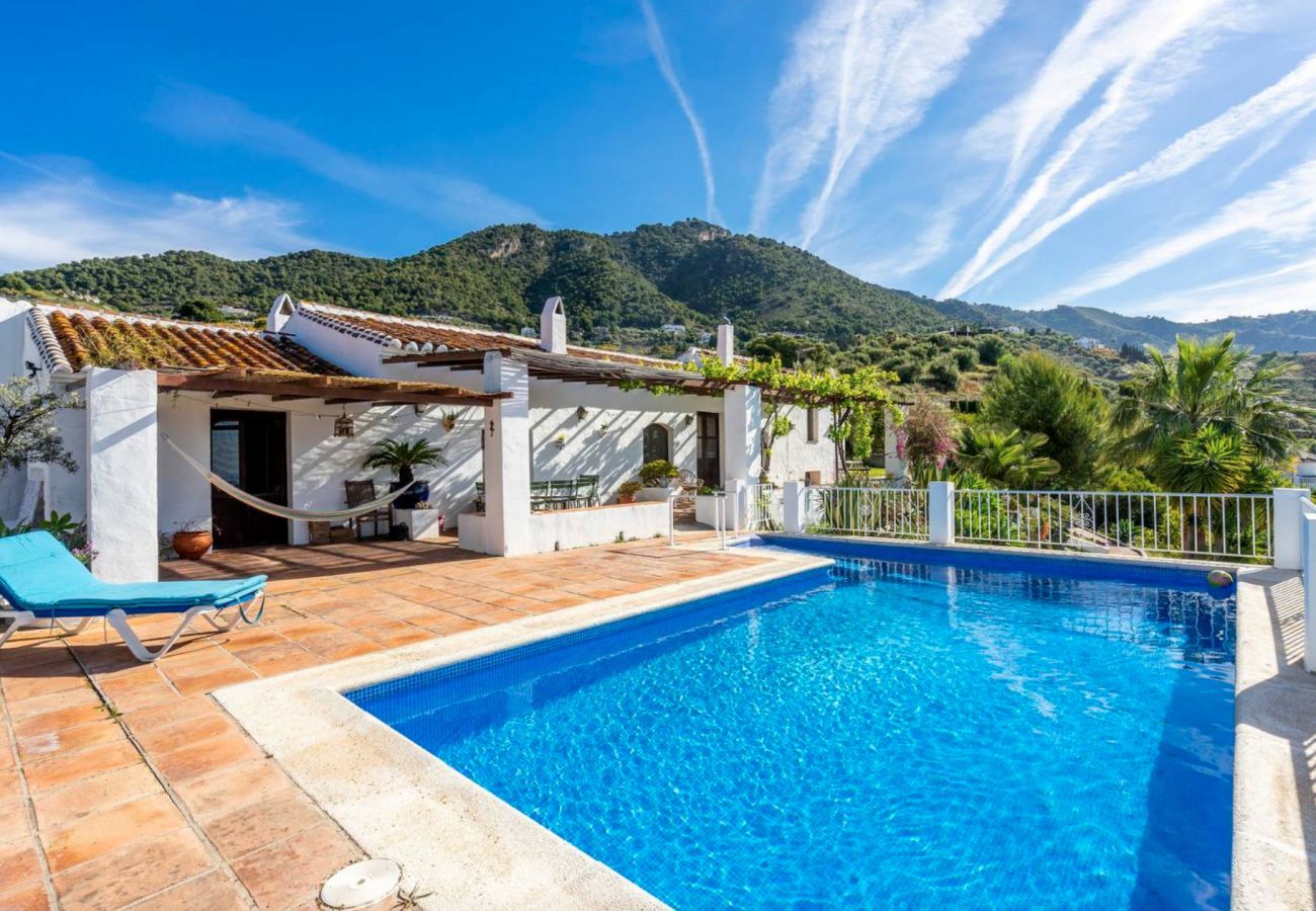 Mooie finca met panoramisch uitzicht en privé zwembad. Vlakbij het pittoreske Frigiliana.
