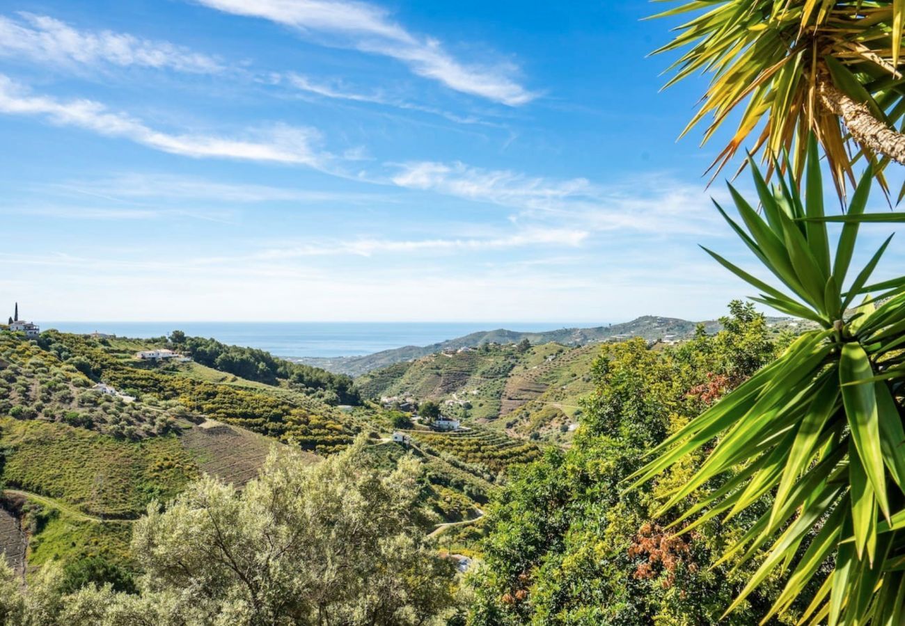 Mooie finca met panoramisch uitzicht en privé zwembad. Vlakbij het pittoreske Frigiliana.