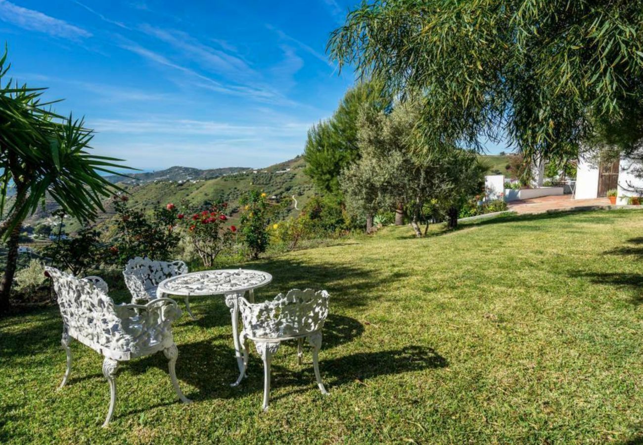 Mooie finca met panoramisch uitzicht en privé zwembad. Vlakbij het pittoreske Frigiliana.