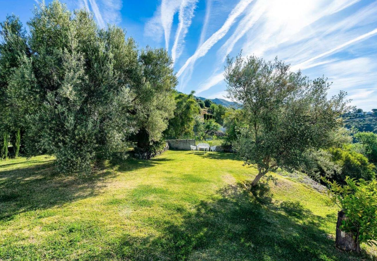 Mooie finca met panoramisch uitzicht en privé zwembad. Vlakbij het pittoreske Frigiliana.