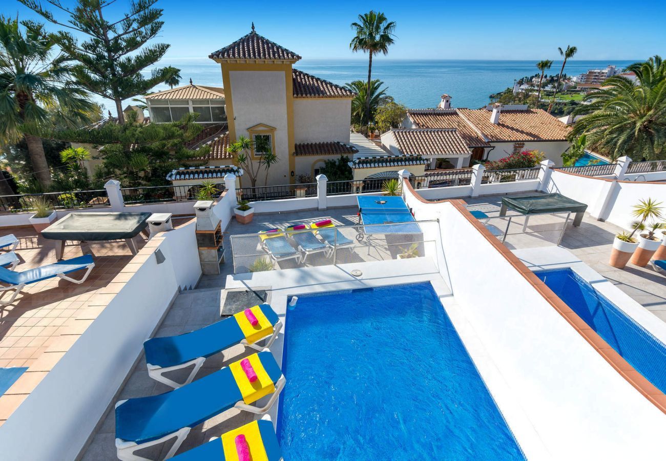 Villa Burriana Vista Mar is een half-vrijstaand huis met privé zwembad in Nerja, Andalusië