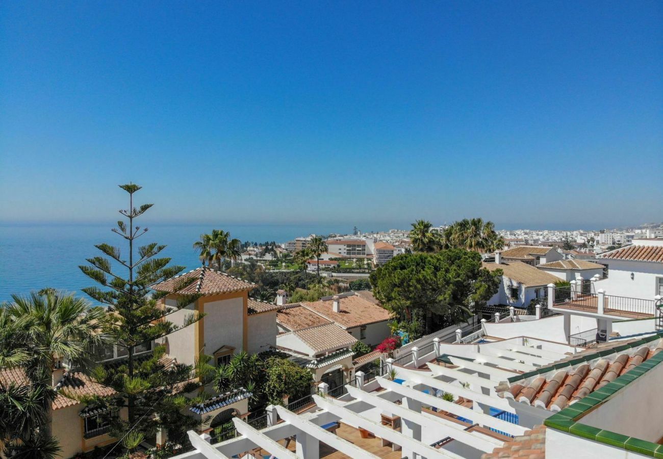 Villa Burriana Vista Mar is een half-vrijstaand huis met privé zwembad in Nerja, Andalusië