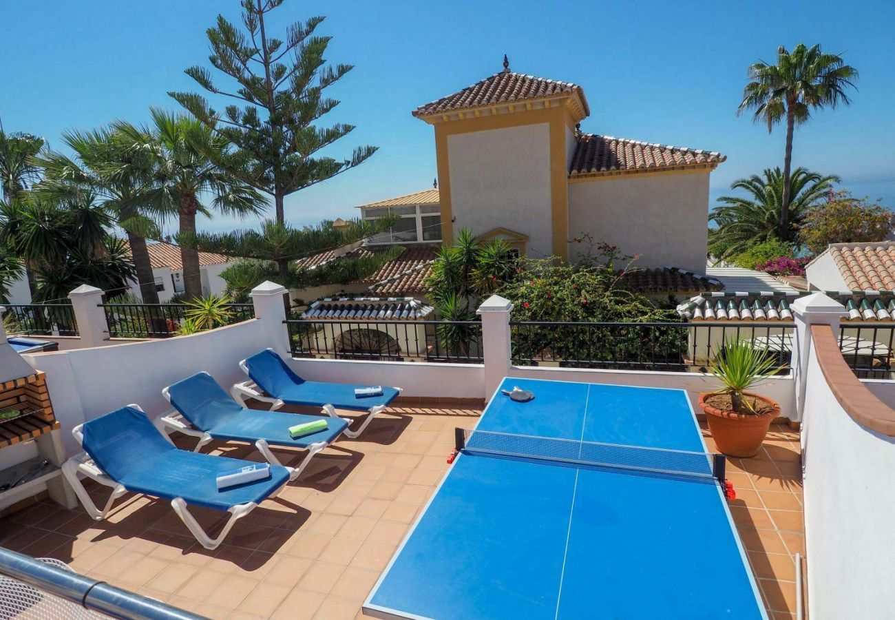 Villa Burriana Vista Mar is een half-vrijstaand huis met privé zwembad in Nerja, Andalusië