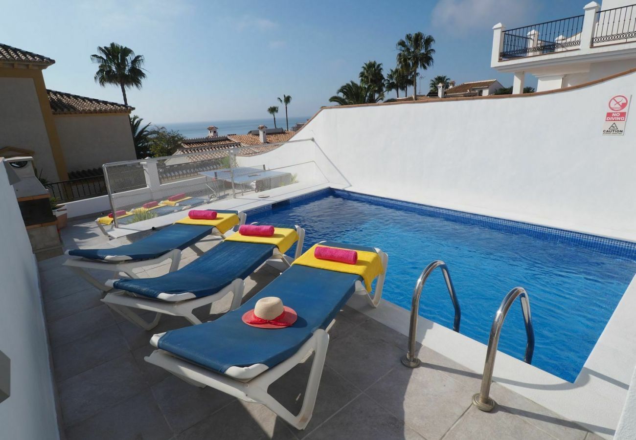 Villa Burriana Vista Mar is een half-vrijstaand huis met privé zwembad in Nerja, Andalusië