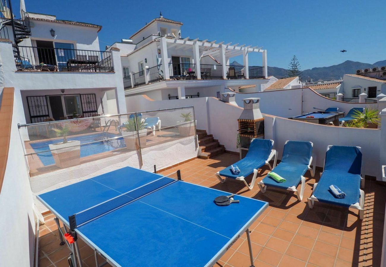 Villa Burriana Vista Mar is een half-vrijstaand huis met privé zwembad in Nerja, Andalusië