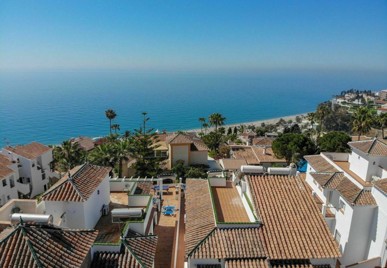 Villa Burriana Vista Mar is een half-vrijstaand huis met privé zwembad in Nerja, Andalusië