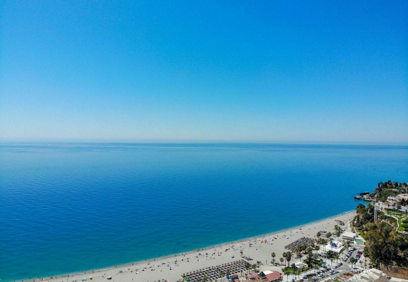 Villa Burriana Vista Mar is een half-vrijstaand huis met privé zwembad in Nerja, Andalusië