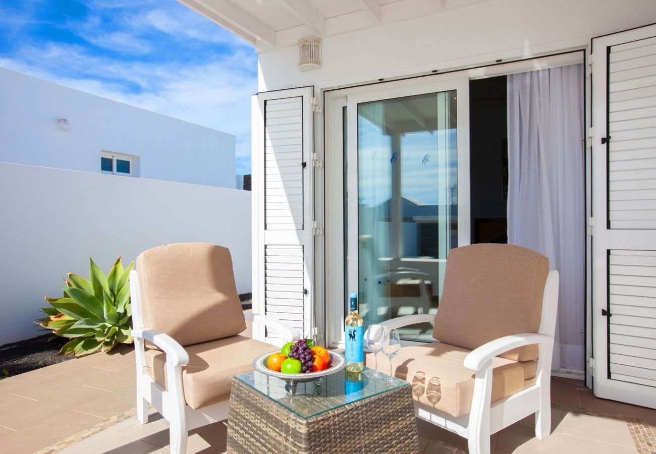 Villa Puerto Calero is een luxe vakantievilla met verwarmd privé zwembad. Loopafstand van Puerto Calero, Lanzarote