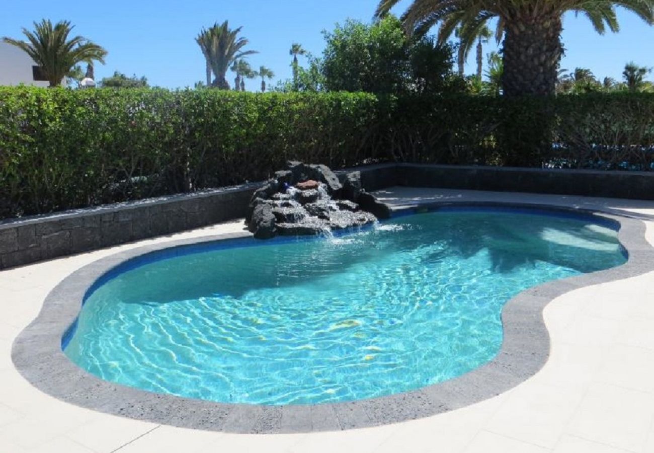 Villa Las Terracitas is een vrijstaande villa met verwarmd privé zwembad. Bij centrum van Playa Blanca, Lanzarote
