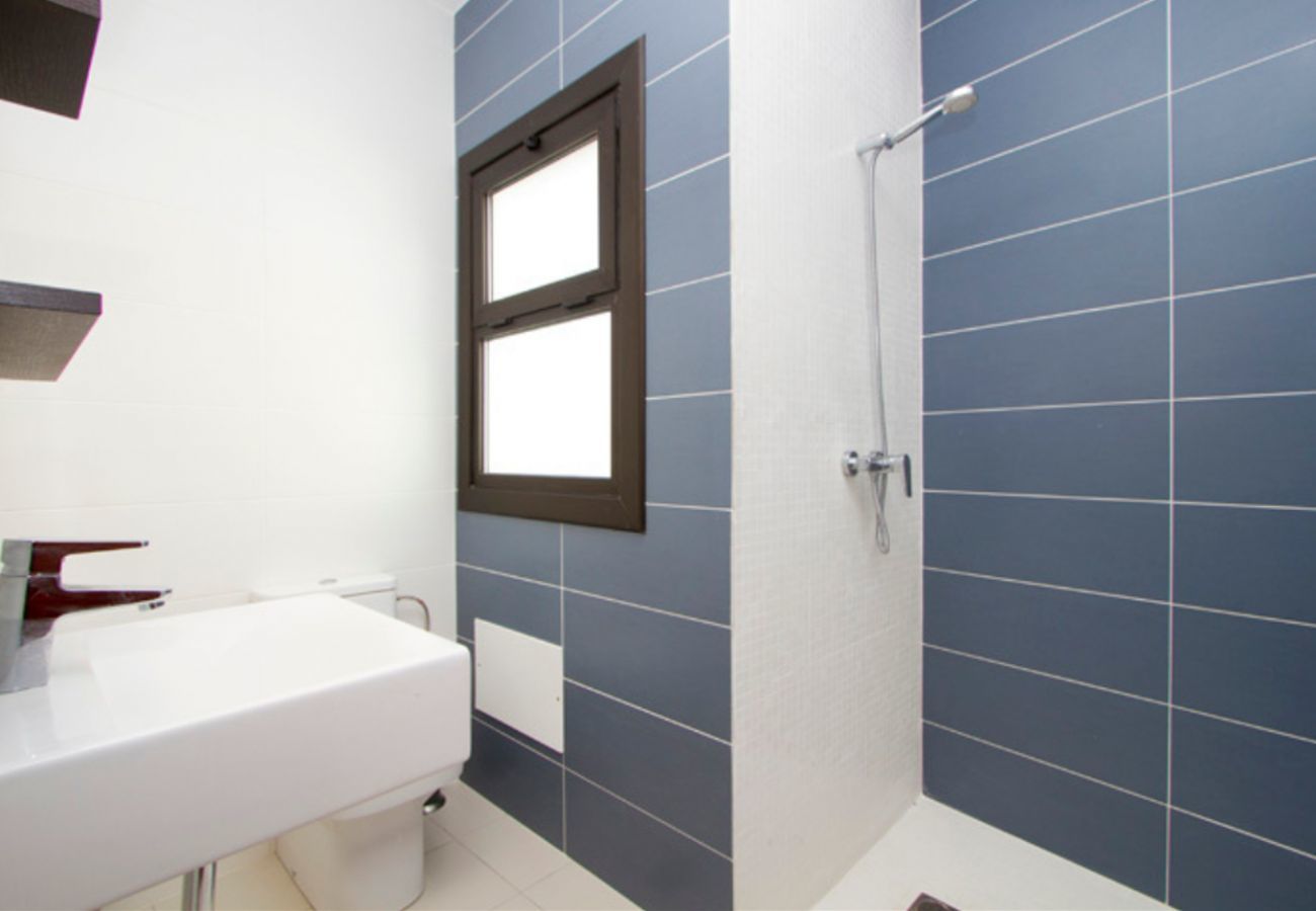 Villa Lexy is een vakantievilla met verwarmd privé zwembad en zeezicht in Los Mojones, Puerto del Carmen, Lanzarote