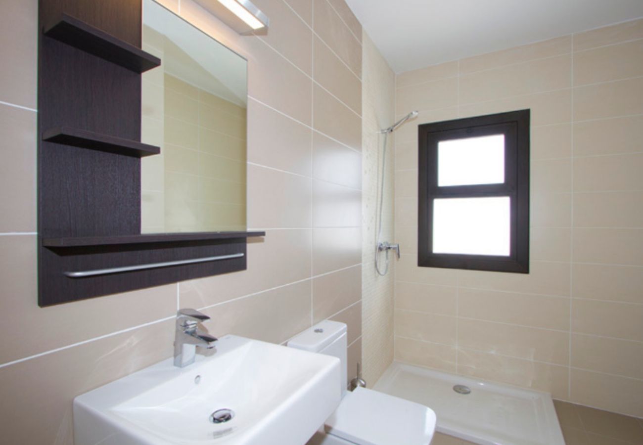 Villa Lexy is een vakantievilla met verwarmd privé zwembad en zeezicht in Los Mojones, Puerto del Carmen, Lanzarote