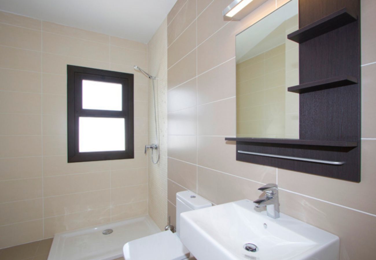 Villa Lexy is een vakantievilla met verwarmd privé zwembad en zeezicht in Los Mojones, Puerto del Carmen, Lanzarote