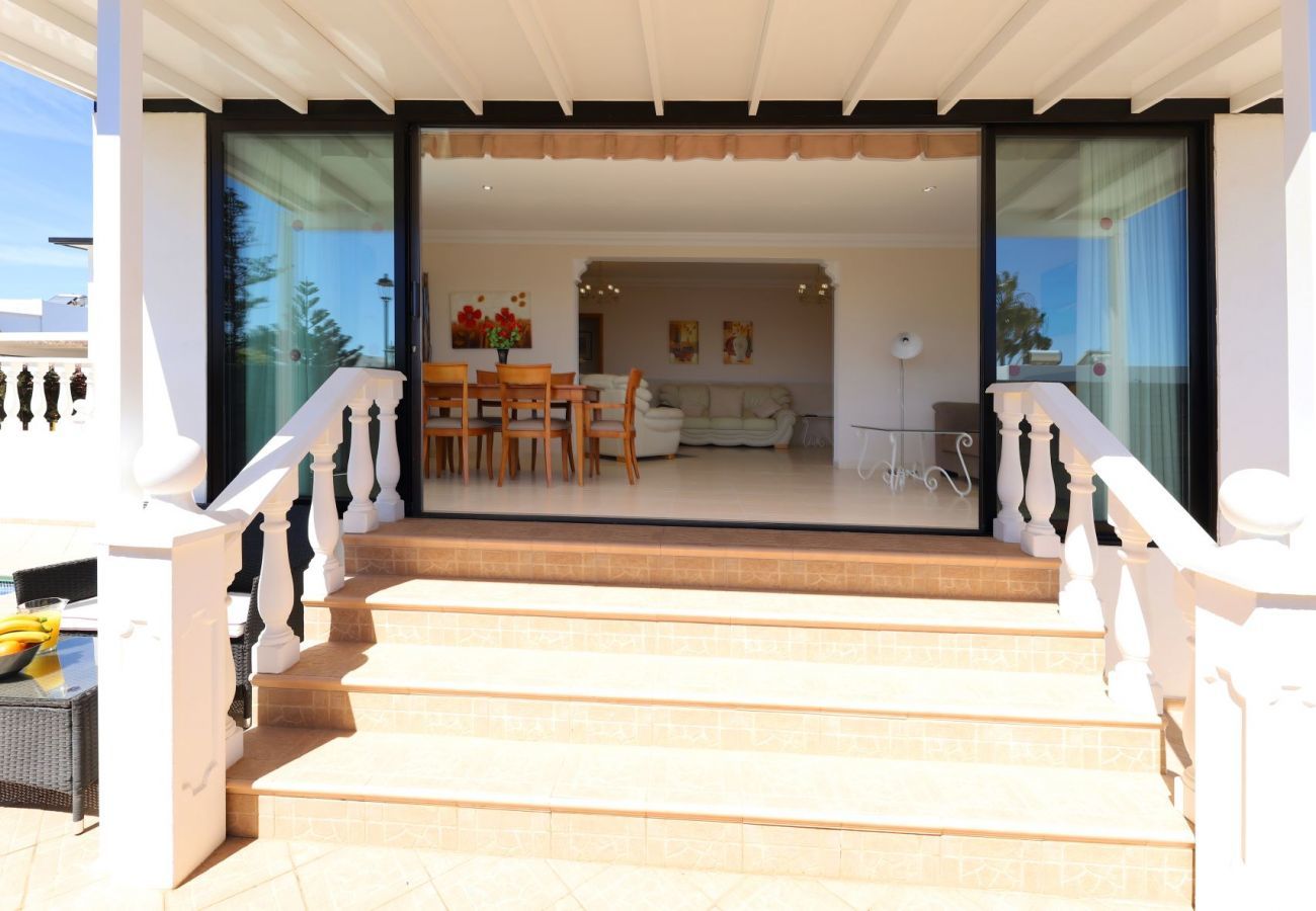 Villa Pippa is een vakantievilla met verwarmd privé zwembad. Bij centrum in Los Mojones, Puerto del Carmen, Lanzarote
