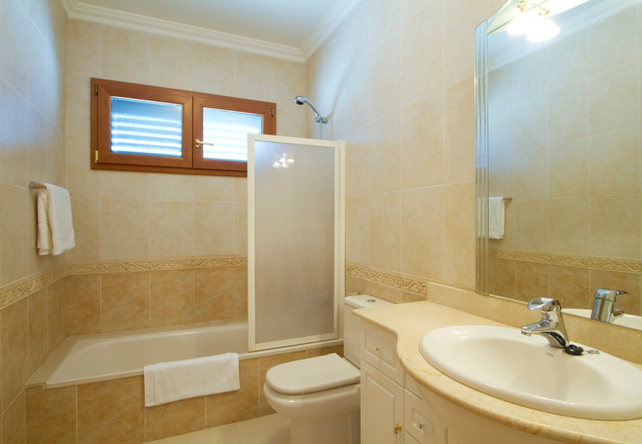 Villa Pippa is een vakantievilla met verwarmd privé zwembad. Bij centrum in Los Mojones, Puerto del Carmen, Lanzarote