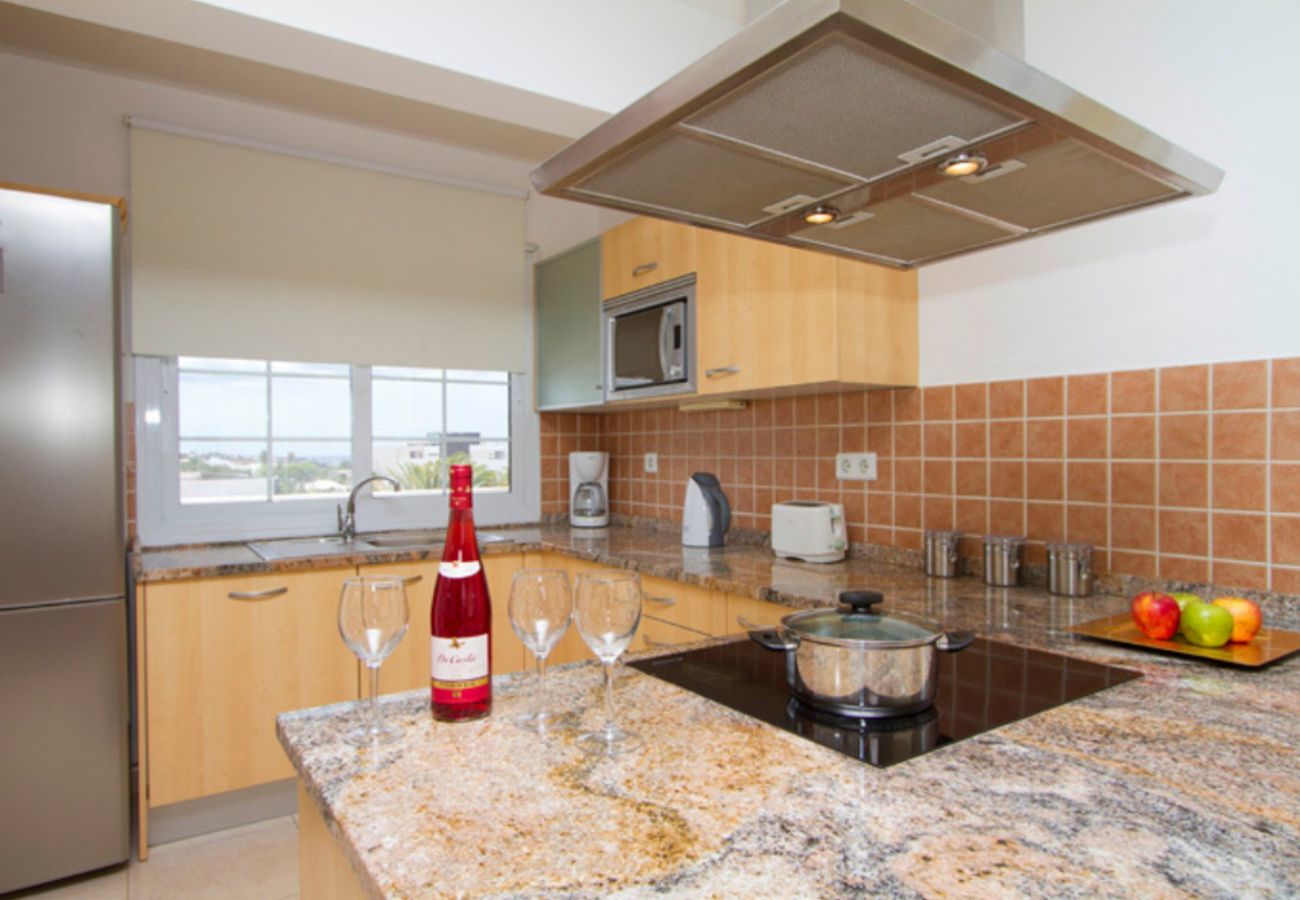 Villa Jane is een luxe vakantiehuis met verwarmd privé zwembad en panoramisch zeezicht in Puerto Calero, Lanzarote