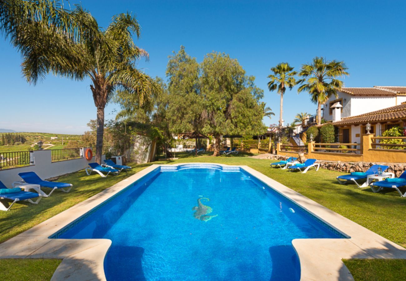 Casita Cuarta is een fijn kindvriendelijk vakantiehuis op een vakantieparkje met zwembad in Alhaurin el Grande, Andalusië