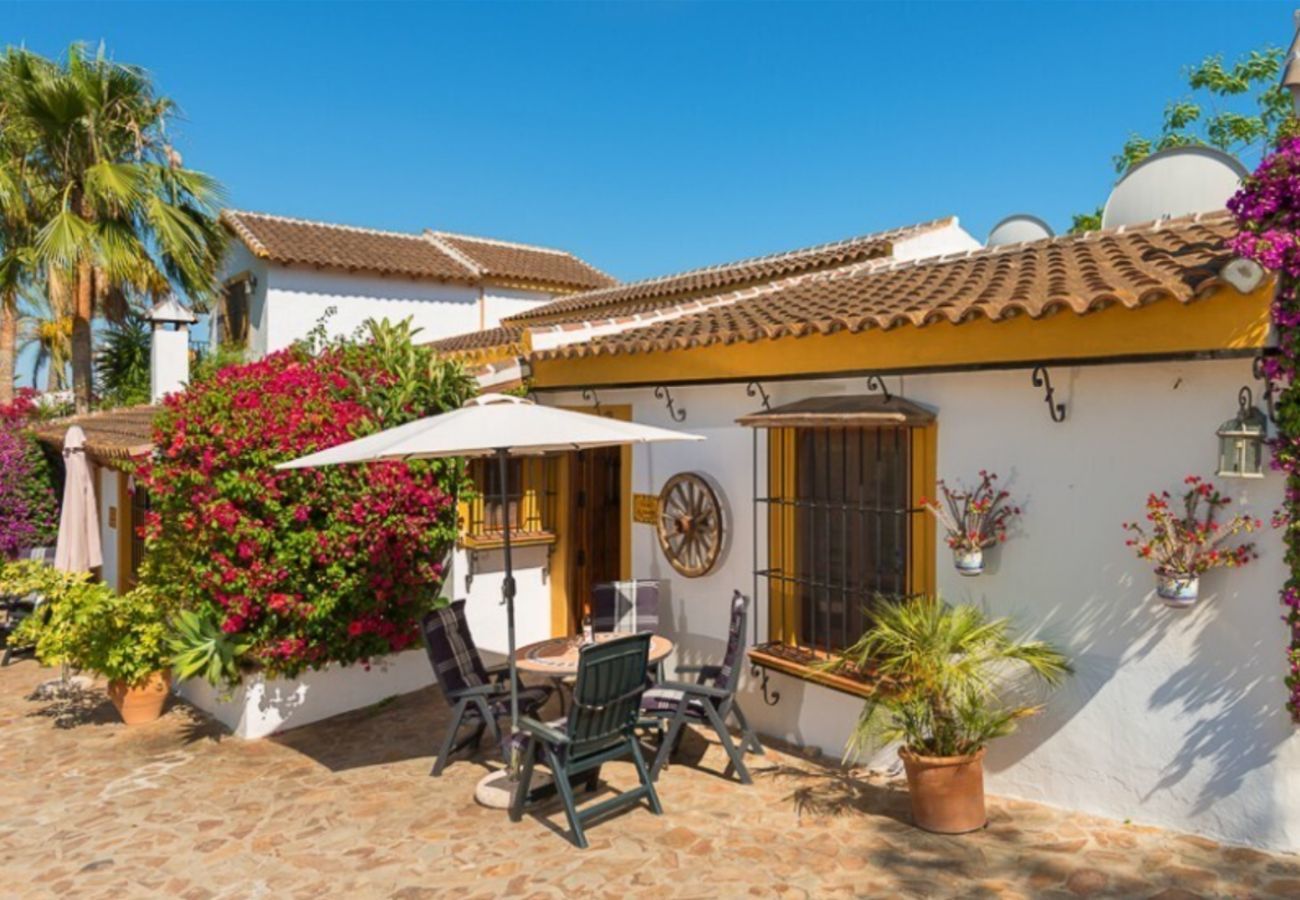 Casita Cuarta is een fijn kindvriendelijk vakantiehuis op een vakantieparkje met zwembad in Alhaurin el Grande, Andalusië