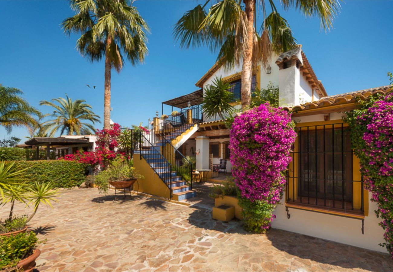 Casita Cuarta is een fijn kindvriendelijk vakantiehuis op een vakantieparkje met zwembad in Alhaurin el Grande, Andalusië