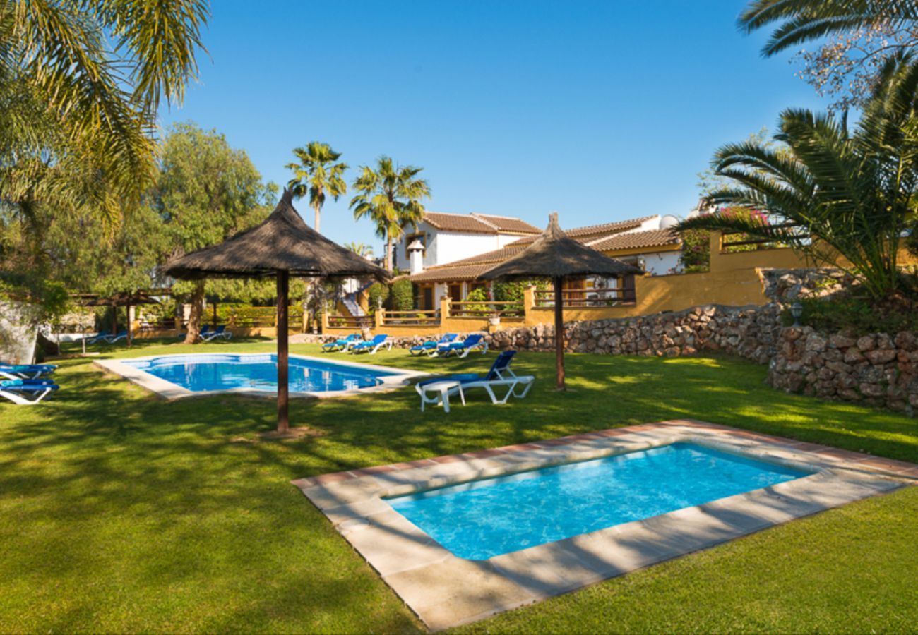 Casita Cuarta is een fijn kindvriendelijk vakantiehuis op een vakantieparkje met zwembad in Alhaurin el Grande, Andalusië