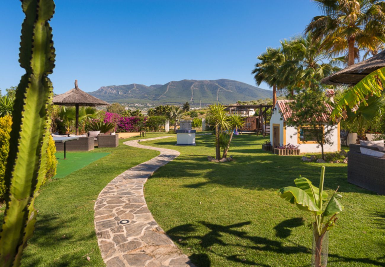 Casita Cuarta is een fijn kindvriendelijk vakantiehuis op een vakantieparkje met zwembad in Alhaurin el Grande, Andalusië