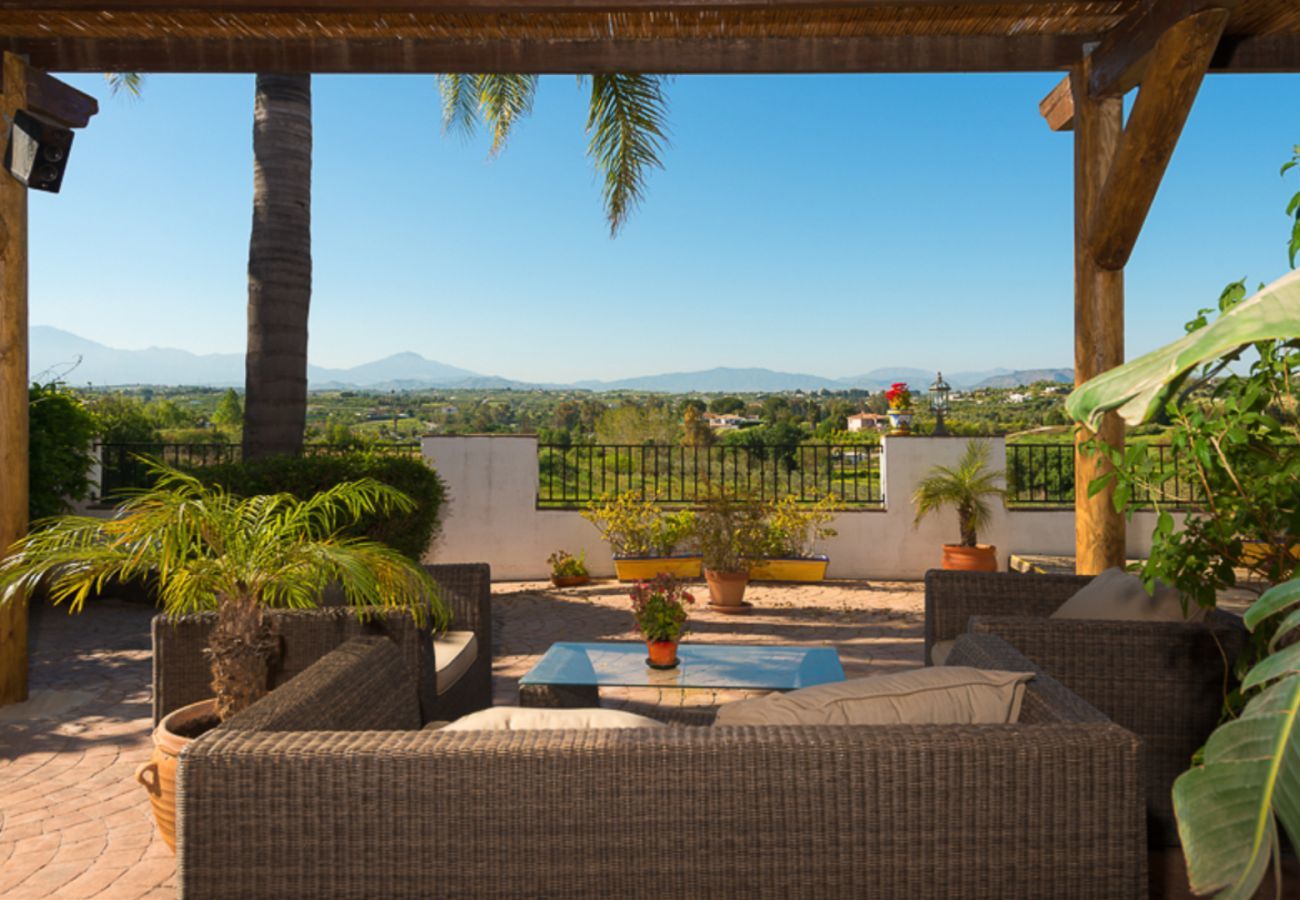 Casita Cuarta is een fijn kindvriendelijk vakantiehuis op een vakantieparkje met zwembad in Alhaurin el Grande, Andalusië