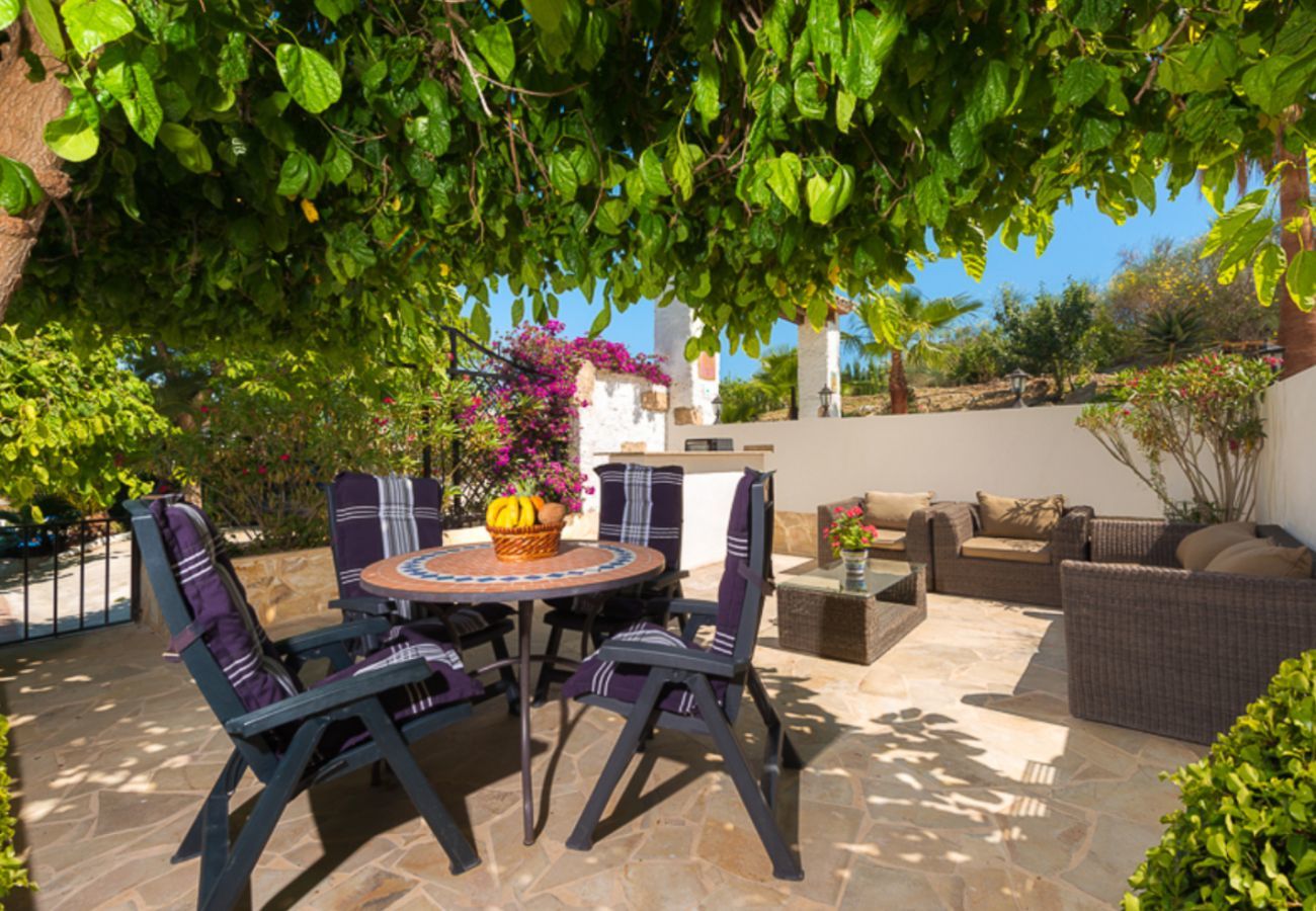 Casita Cuarta is een fijn kindvriendelijk vakantiehuis op een vakantieparkje met zwembad in Alhaurin el Grande, Andalusië