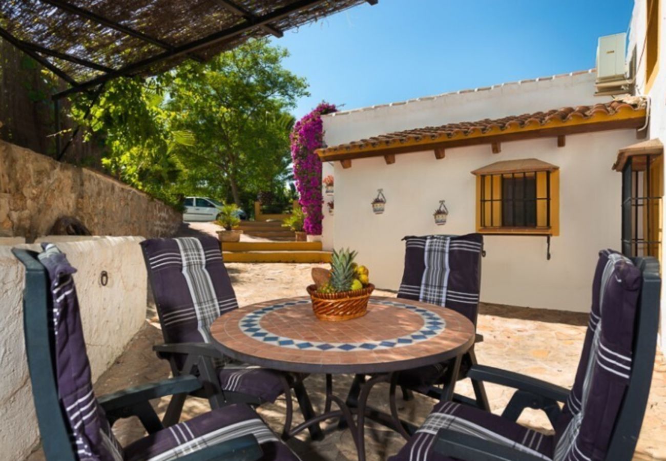 Casita Cuarta is een fijn kindvriendelijk vakantiehuis op een vakantieparkje met zwembad in Alhaurin el Grande, Andalusië