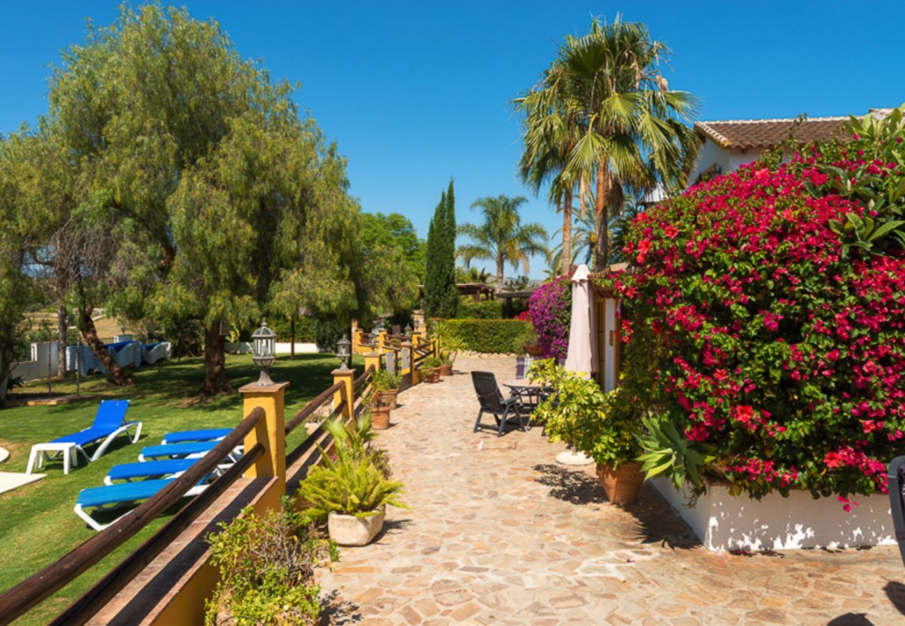 Casita Cuarta is een fijn kindvriendelijk vakantiehuis op een vakantieparkje met zwembad in Alhaurin el Grande, Andalusië